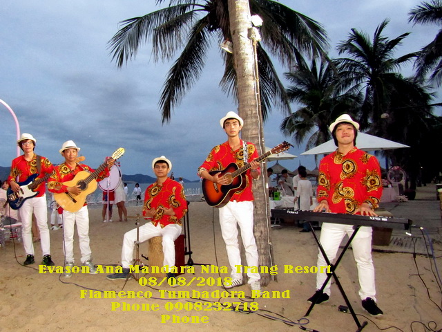 Ban-Nhac-Flamenco-Tumbadora-Hoa-Tau-Dam-Cuoi-Evason-Ana-Mandara-Nha-Trang-Resort